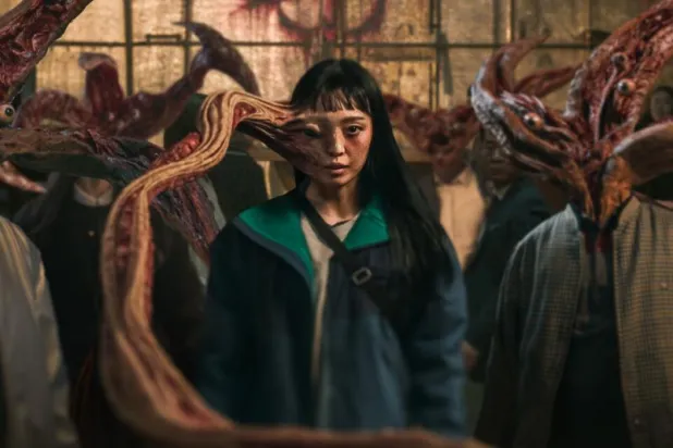 Netflix izleyicileri, yeni filmdeki sahneyi "mide bulantısıyla" seyretmiş