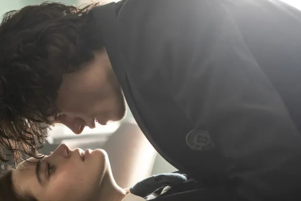 51 yaşındaki yönetmen Alessandro Genovesi, 2021'de gizemli bir cinayeti anlatan Yedi Kadın ve Bir Cinayet'i (7 donne e un mistero) çekmişti (Netflix)