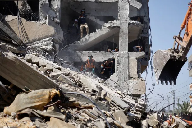 جانب من الدمار في غزة (رويترز)