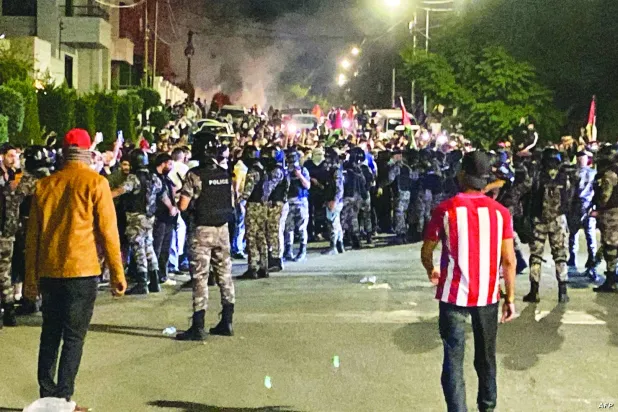 مواجهات بين قوات الأمن الأردنية ومتظاهرين حاولوا اقتحام السفارة الإسرائيلية في عمان أكتوبر الماضي (أ.ف.ب)