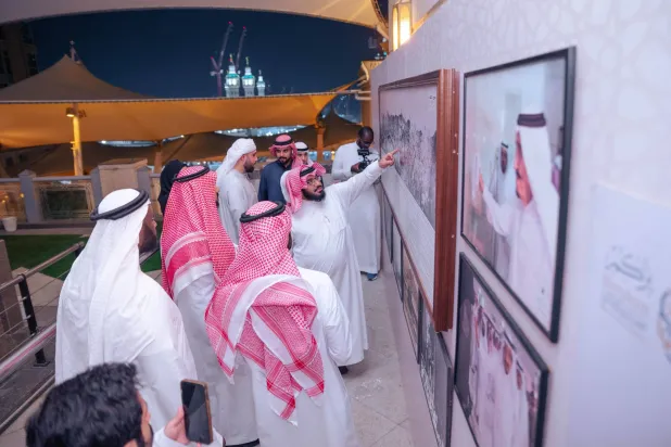 جانب من المعرض يوضح دعم الحكومة السعودية للعمل الخيري (الشرق الأوسط)