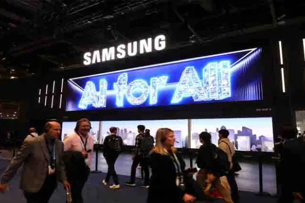 يتوقع المحللون أن تلحق «سامسونغ» بالركب تدريجياً حيث تخطط لبدء شحنات أحدث وأقوى من رقائق «إتش بي إم» الخاصة بها في الربع الثالث (رويترز)