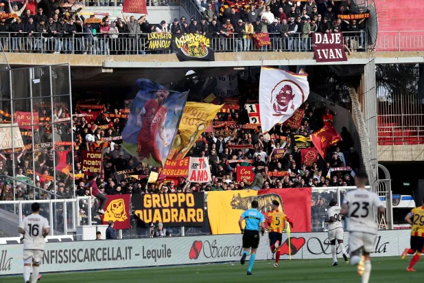 جمهور روما تورط في شجار مع جمهور لاتسيو (غيتي)