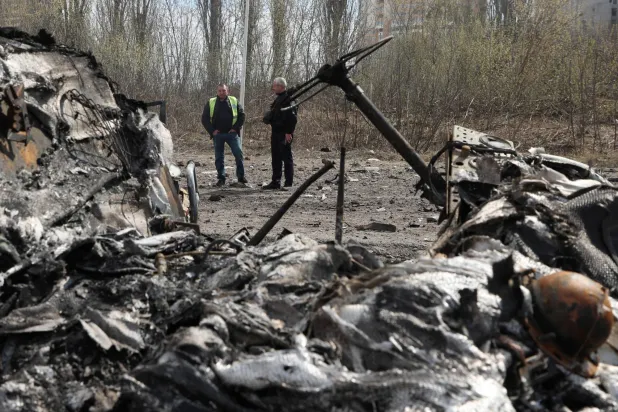 منظر للدمار الذي لحق بمدينة خاركيف الأوكرانية جراء هجوم صاروخي روسي على المدينة السبت (أ.ف.ب)