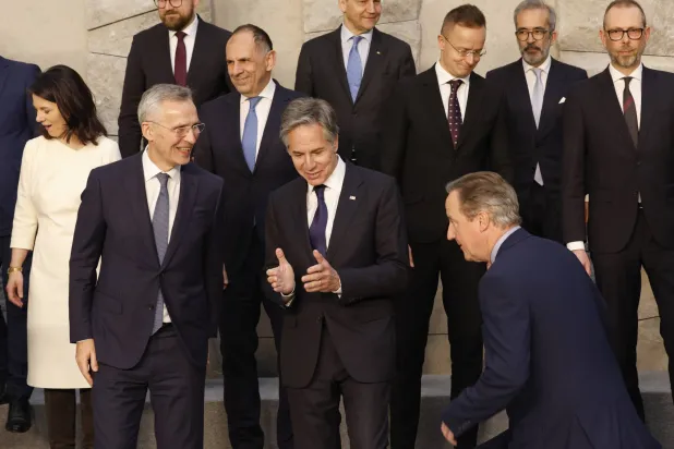 مجموعة من وزراء خارجية «ناتو» (أ.ب)