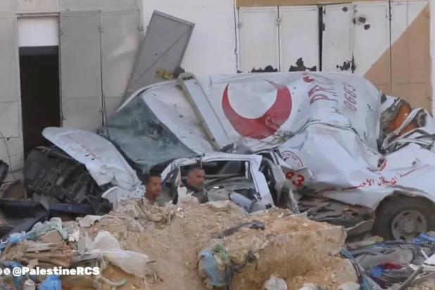 جانب من الدمار الذي خلفته الغارات الإسرائيلية على مستشفى «الأمل» (رويترز)