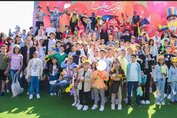 السيسي يحتفل بالعيد مع أسر الجيش والشرطة في العاصمة الإدارية (الرئاسة المصرية)