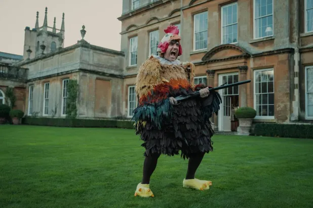 في مسلسله التلفزيوني الأول أعاد المخرج غاي ريتشي إلى الشاشة تجربة فيلمه «The Gentlemen» (نتفليكس)