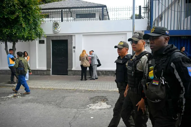 السفارة المكسيكية في كيتو (أ.ف.ب)