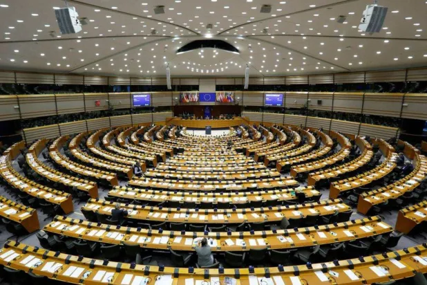 القاعة الرئيسية داخل مبنى البرلمان الأوروبي في بروكسل (أرشيفية - رويترز)