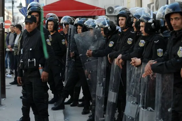 عناصر من الشرطة التونسية (أرشيفية - أ.ف.ب)