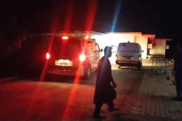 سيارات إسعاف في موقع الحادث (شرطة مدينة نوشكي)