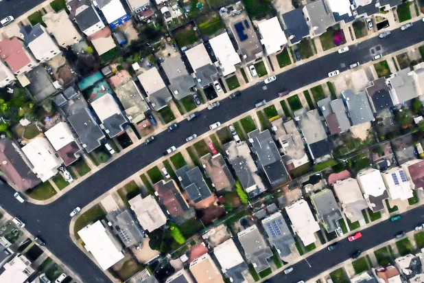 يستطيع قمر المدارات المنخفضة تمييز المنازل والأفراد