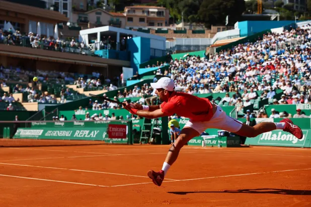 نوفاك ديوكوفيتش ودّع «مونت كارلو» (رويترز)