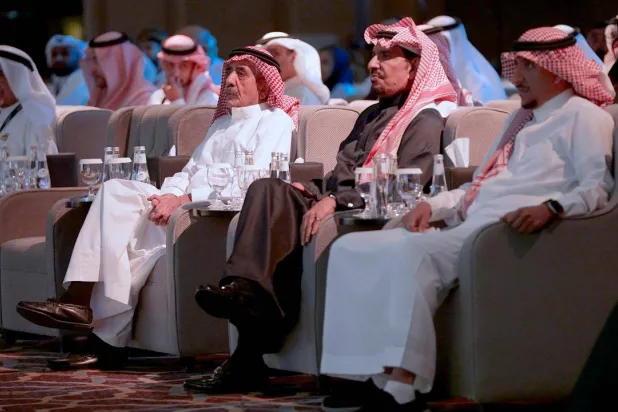 جانب من حضور حفل الافتتاح الذي شهد حشداً كبيراً من فناني الخليج (تصوير: تركي العقيلي)