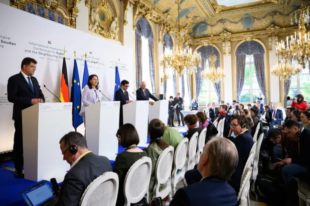 مؤتمر صحافي قبيل الاجتماع الوزاري لدعم مبادرات السلام في السودان (د.ب.أ)