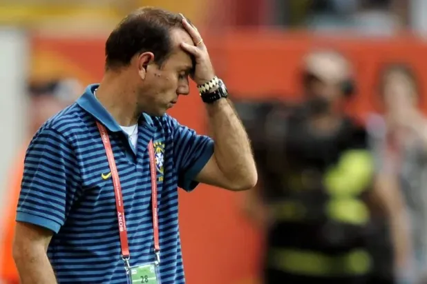 كليتون ليما مدرب سيدات سانتوس البرازيلي (أ.ف.ب)