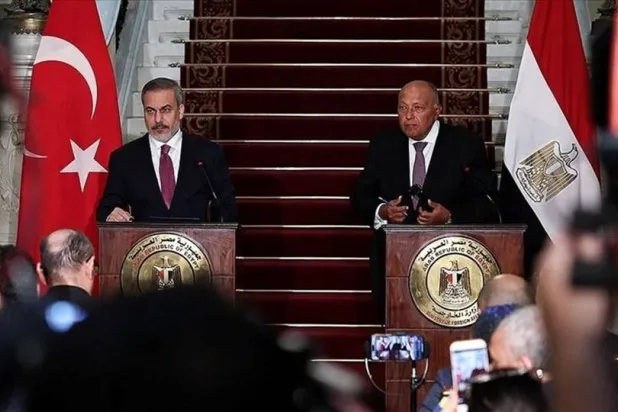 شكري وفيدان خلال مؤتمر صحافي بالقاهرة في أكتوبر الماضي (وزارة الخارجية التركية)