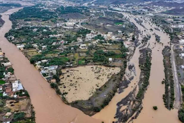 أمطار غزيرة وجريان للسيول سببه منخفض المطير (أونا)