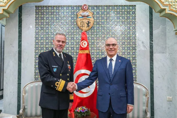 نبيل عمار مستقبلاً الأميرال باور (موقع وزارة الخارجية التونسية)