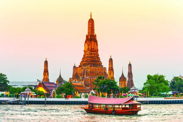 «وات أورون» يمكن الوصول إليه عبر الرحلات المائية بقارب «لونغ تيل» (شاترستوك)