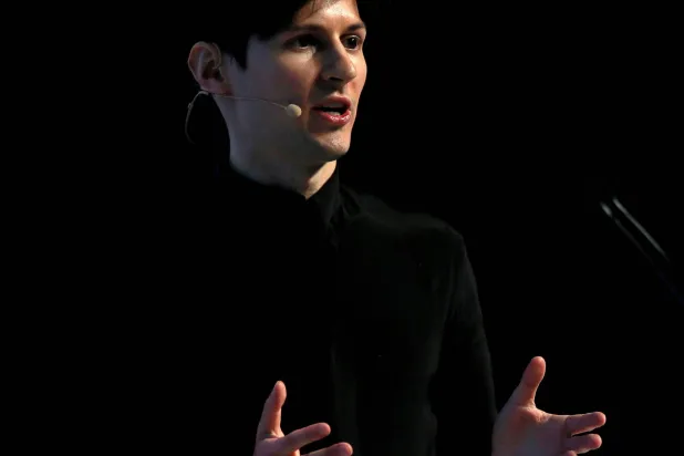 الملياردير بافيل دوروف مؤسس تطبيق «تلغرام» خلال خطاب في برشلونة فبراير 2016 (أرشيفية - رويترز)