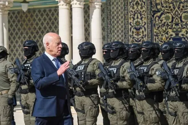 الرئيس التونسي يشرف على تظاهرة امنية  في قصر قرطاج في عيد قوات الأمن (موقع رئاسة الجمهورية )