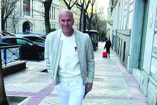 زين الدين زيدان في صورة من حساب زوجته (إنستغرام)