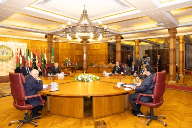 اجتماع سابق احتضنته الجامعة العربية وضم المنفي وصالح وتكالة (المجلس الأعلى للدولة)