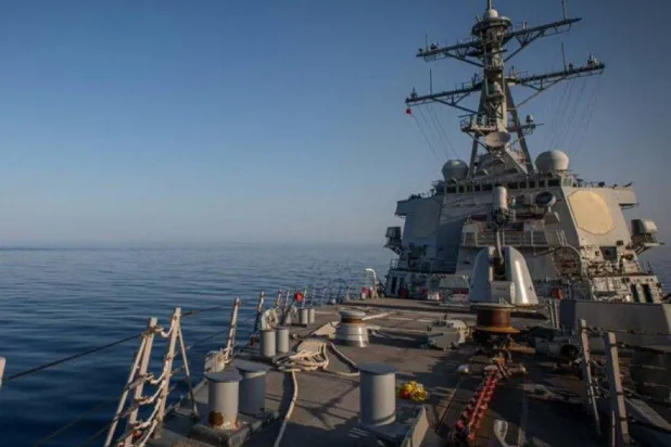 An American destroyer in the Red Sea to protect ships from Houthi attacks (US Army)