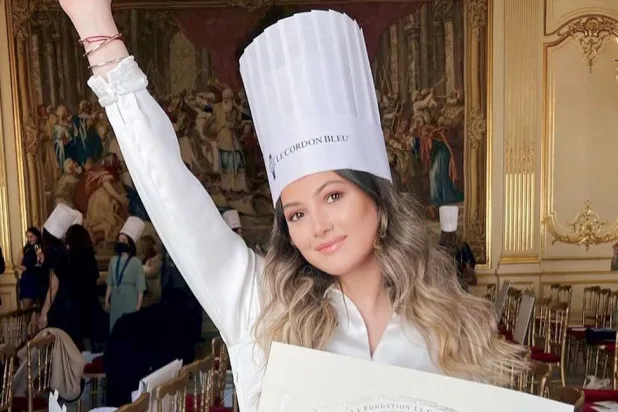 الشيف دانا الحلاني تقدم وصفات طعام سريعة عبر الإنترنت (إنستغرام)