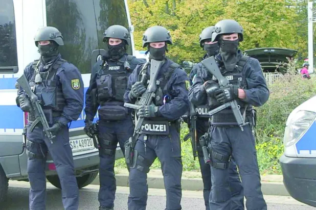 أفراد من الشرطة الألمانية (أرشيفية - رويترز)