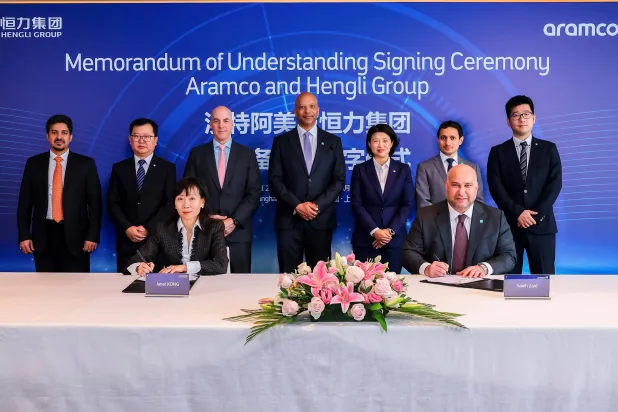 خلال توقيع الاتفاقية بين «أرامكو» و«هنجلي» (من أرامكو)