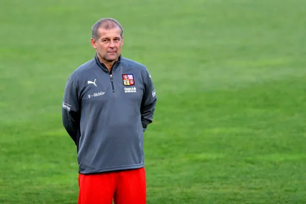 بيتر رادا مدرب دوكلا براغ التشيكي (الشرق الأوسط)