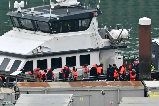 مشروع القانون المثير للجدل يتيح للحكومة أن ترحلّ إلى رواندا طالبي لجوء وصلوا بطريقة غير نظامية (أ.ف.ب)