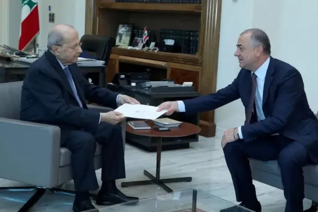  İlyas Busaab, eski Cumhurbaşkanı Mişel Avn ile yaptığı görüşmelerden birinde (Reuters)