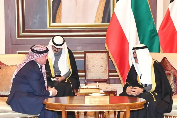 بخشی از دیدار امیر کویت، شیخ مشعل الاحمد و پادشاه اردن، عبدالله بن الحسین (خبرگزاری کویت)