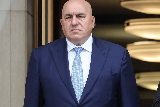 غيدو كروزيتو وزير الدفاع الإيطالي (أ.ف.ب)