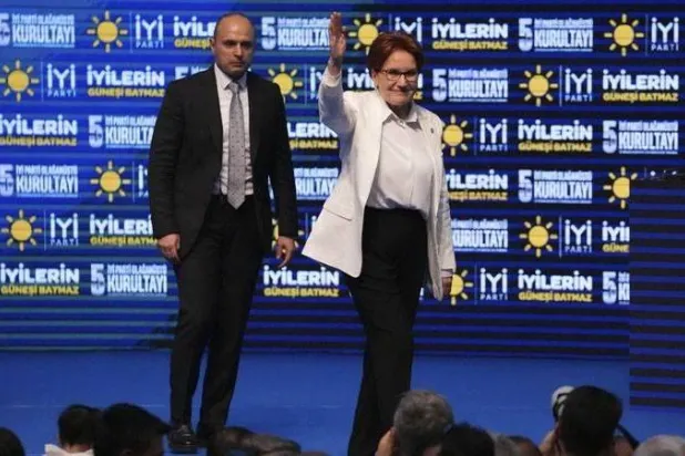 أكشنار ودعت السياسة خلال المؤتمر العام الاستثنائي لـ«حزب الجيد» في أنقرة السبت