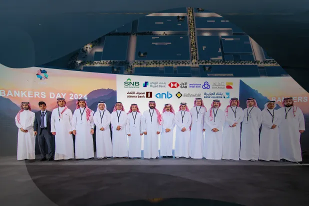 خلال توقيع الاتفاقية بين «نيوم» ومؤسسات مالية سعودية (من البيان)