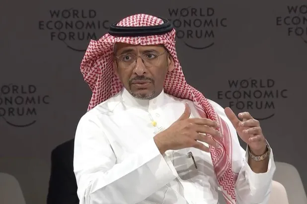 وزير الصناعة والثروة المعدنية السعودي متحدثاً خلال جلسة حوارية ضمن الاجتماع الخاص للمنتدى الاقتصادي العالمي في الرياض (الشرق الأوسط)