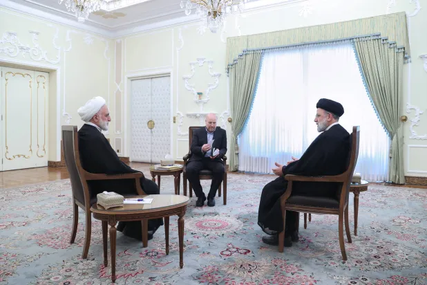 قاليباف خلال اجتماع ثلاثي مع رئيس الحكومة إبراهيم رئيسي ورئيس القضاء غلام حسين محسني إجئي في 6 أبريل الحالي (الرئاسة الإيرانية)