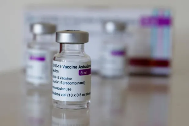 جرعات من لقاح «أسترازينيكا» ضد «كوفيد - 19» (رويترز)