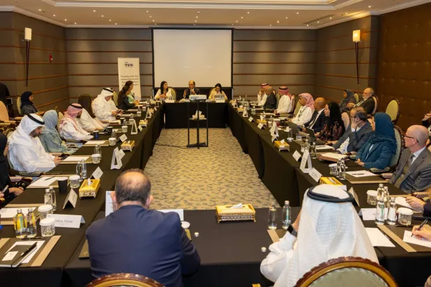 أزعور يتحدث في جلسة الطاولة المستديرة التي نظمها مركز «ثينك» للاستشارات (الشرق الأوسط)