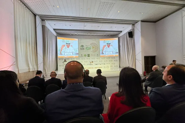 محمد الجاسر يتحدث للحضور خلال المؤتمر الصحافي في الرياض (الشرق الأوسط) 