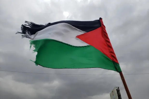 أكدت حركتا «فتح» و«حماس» ضرورة إنهاء الانقسام وتعزيز الوحدة الوطنية (إ.ب.أ)