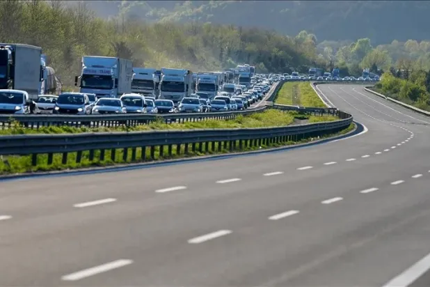 Anadolu Otoyolu'nun Düzce ve Bolu kesiminde bayram trafiği başladı