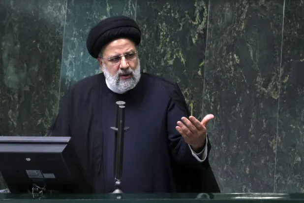Reisi'nin ardından İran, iktidarın muhalefete "Allah ile savaştığı" temelinde bir darbe indirmesini sağlamak için Humeyni ideolojisini yoğunlaştırmaya yönelecek (AFP)