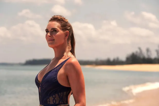 Brooke Shields'ın gerçek hayatta 20 ve 18 yaşlarında iki kızı var (Netflix)