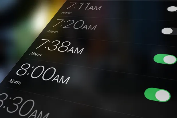 شكاوى حول تطبيق الساعة في أجهزة «آيفون» حيث إن المنبهات لا تصدر أي صوت عند الحاجة للتنبيه (الشرق الأوسط)